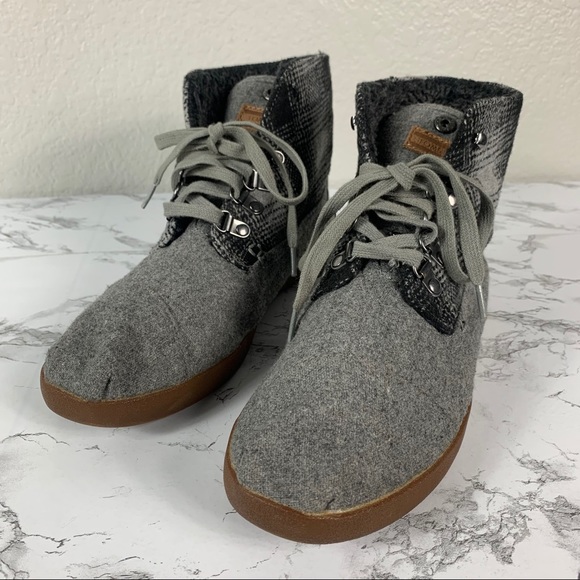 toms buffalo plaid boots